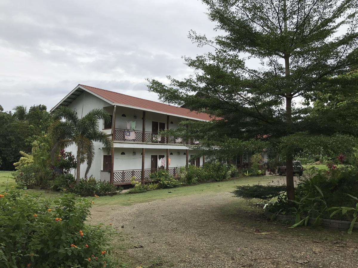Rtms Guesthouse Semporna Eksteriør billede